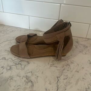 6 1/2 Koolaburra By Ugg Wedge Sandal